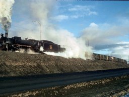 mitsubishi_2da._serie_1963_2-10-2_n_120_con_un_tren_carbonero_cargado_saliendo_de_20160512191651829